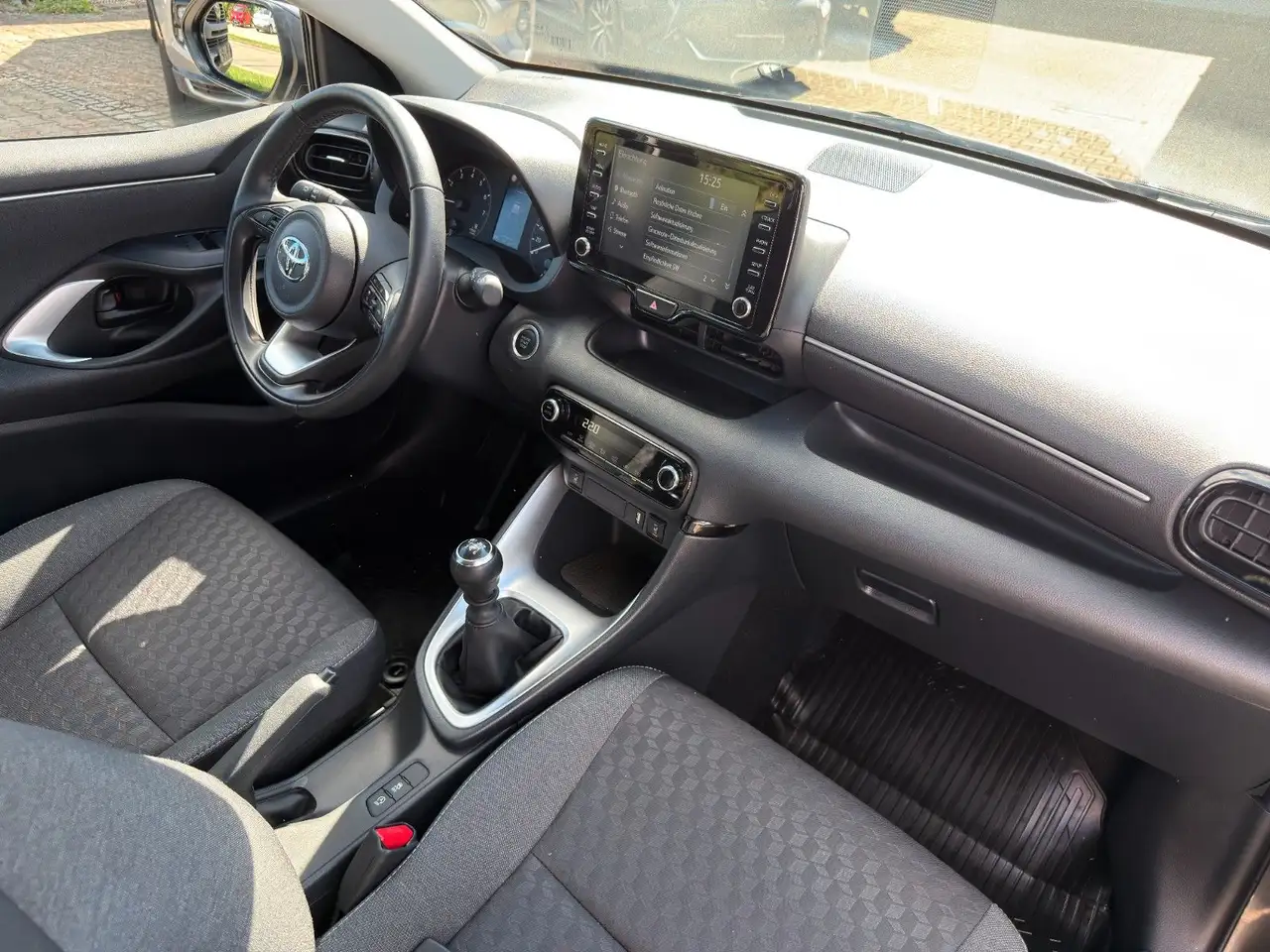 Toyota Yaris 1,5 "Active" 8-fach Bereift — Galería del vehículo 4