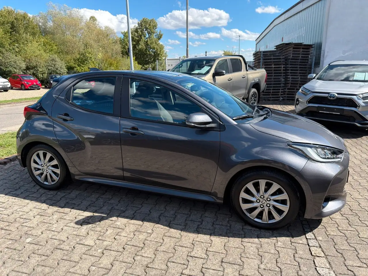 Toyota Yaris 1,5 "Active" 8-fach Bereift — Galería del vehículo 5