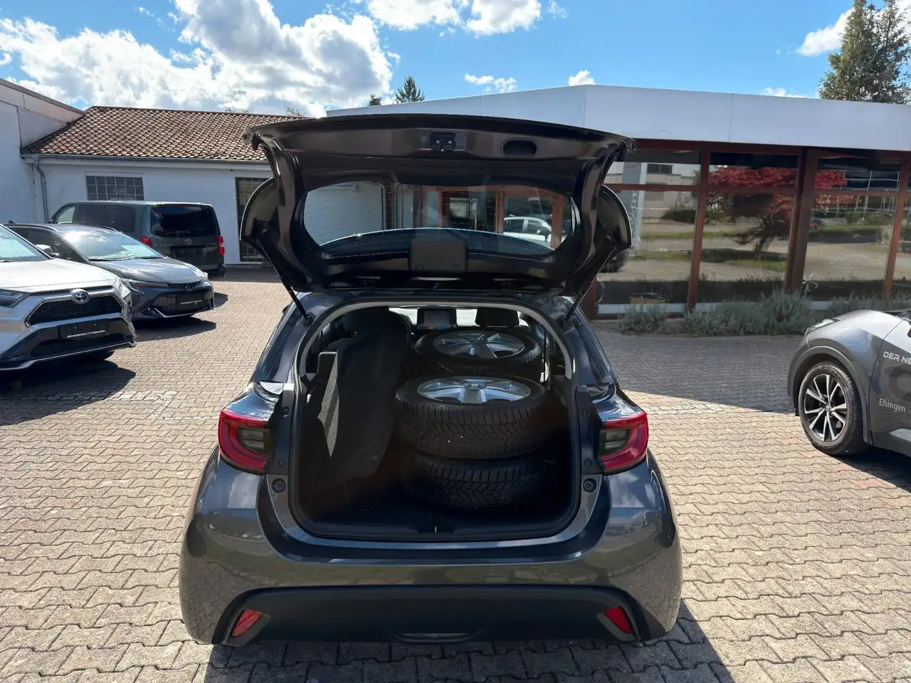 Toyota Yaris 1,5 "Active" 8-fach Bereift — Galería del vehículo 9