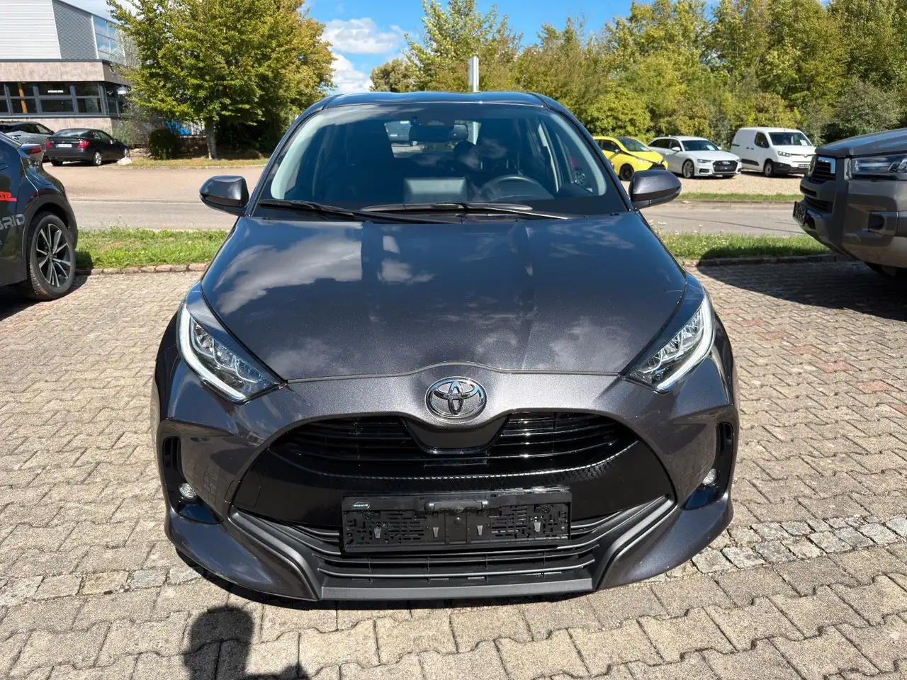 Toyota Yaris 1,5 "Active" 8-fach Bereift — Galería del vehículo 2