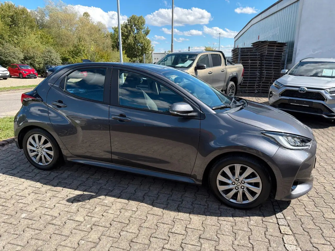 Toyota Yaris 1,5 "Active" 8-fach Bereift — Galería del vehículo 15