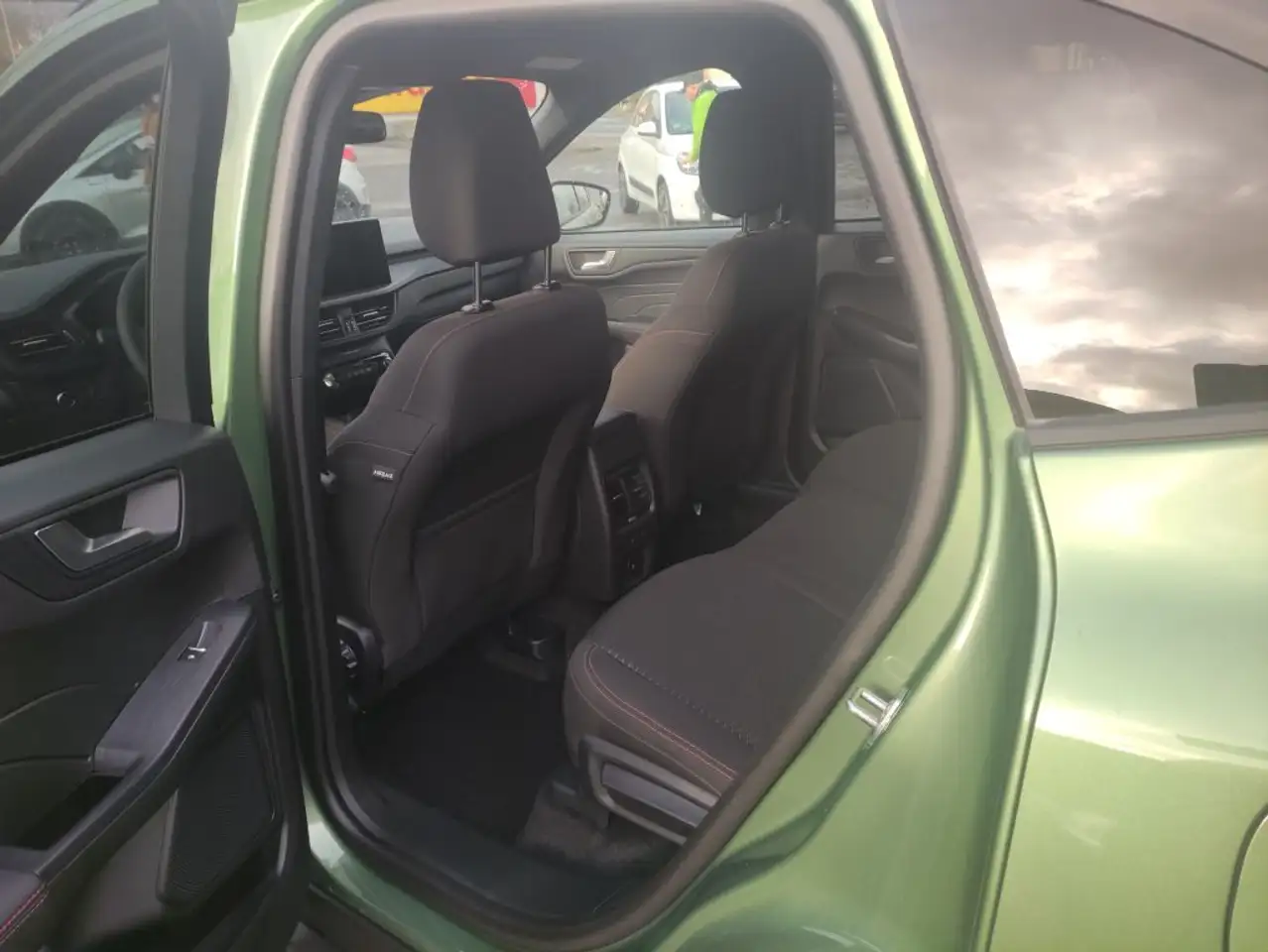 Ford Kuga 1.5 EcoBoost ST-LINE — Galería del vehículo 12