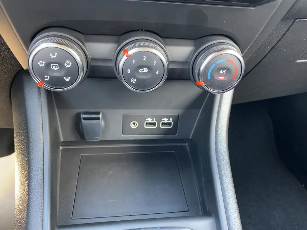 Renault Captur II 1.0 TCe 90 Equilibre LED*SHZ*PDC*LED — معرض صور السيارة 22