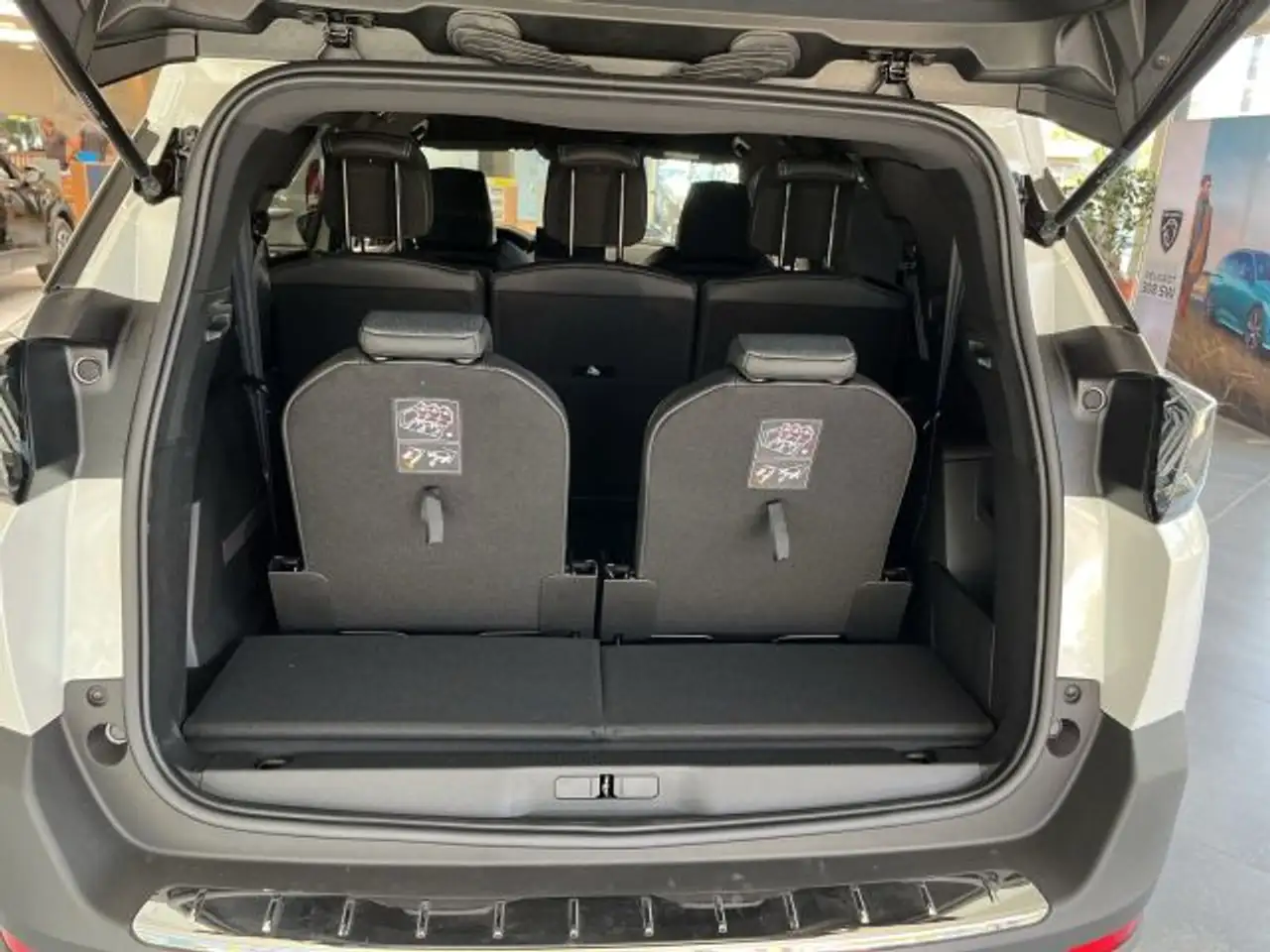 Peugeot 5008 PureTech 130 EAT8 Stop & Start Allure Pack — Galerie du véhicule 8