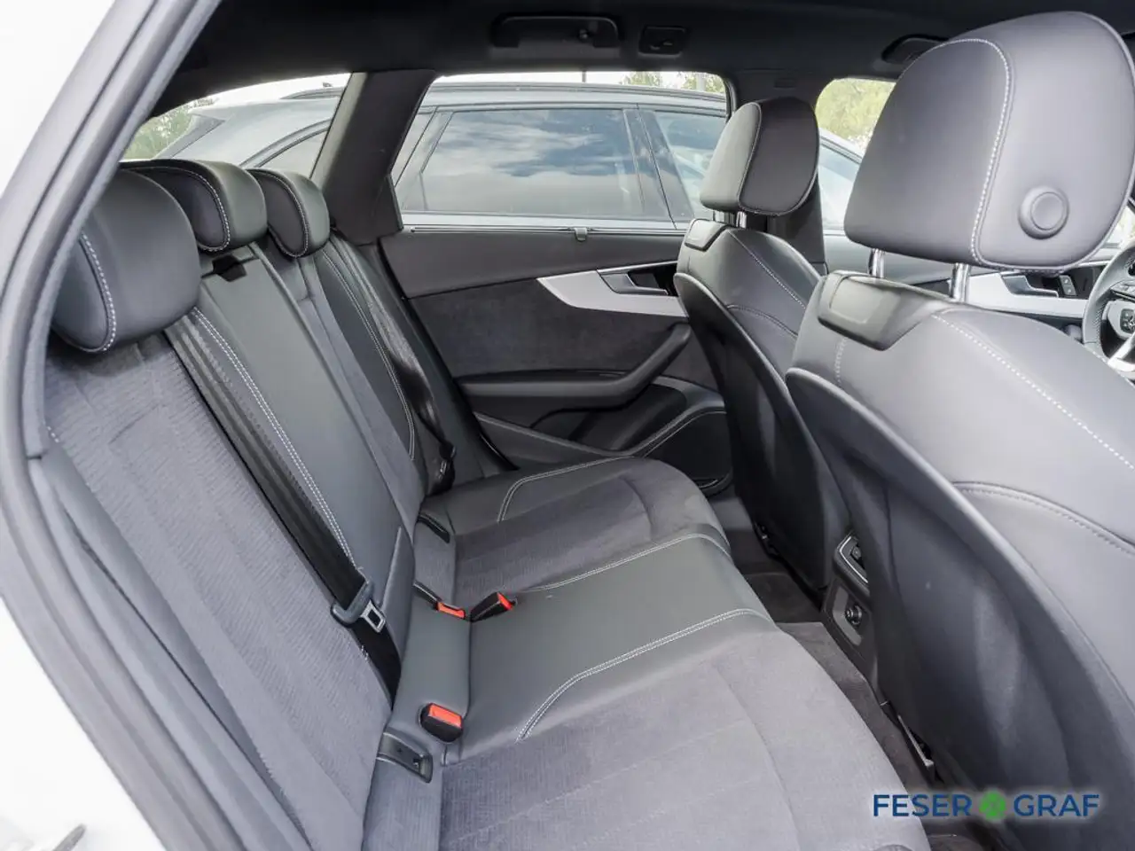 Audi A4 Avant 45TFSI qu. 2x S line/LED/ACC/AHK/SHZ/ — Galería del vehículo 7