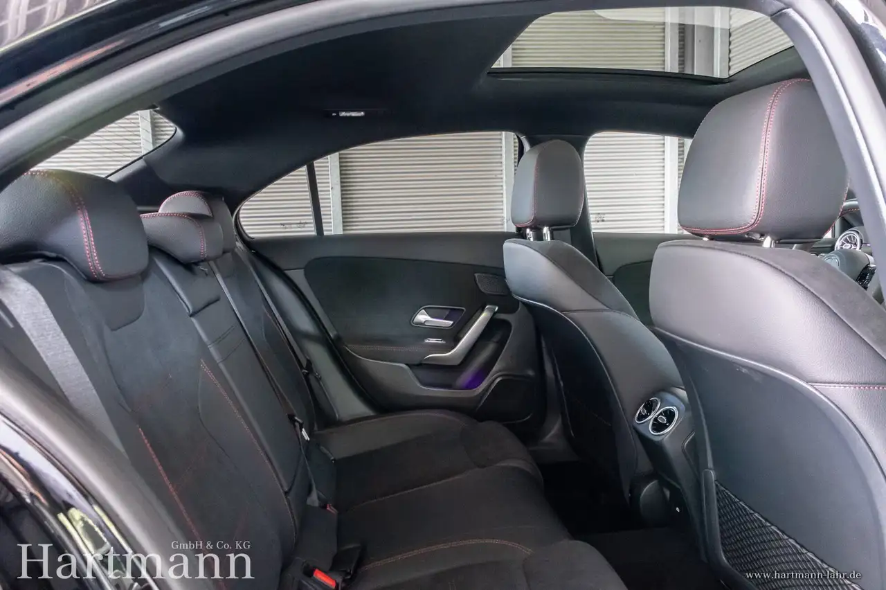 Mercedes-Benz A 180 A 180 Limo AMG Premium+ Night Multibeam Panorama — Vehicle gallery 11