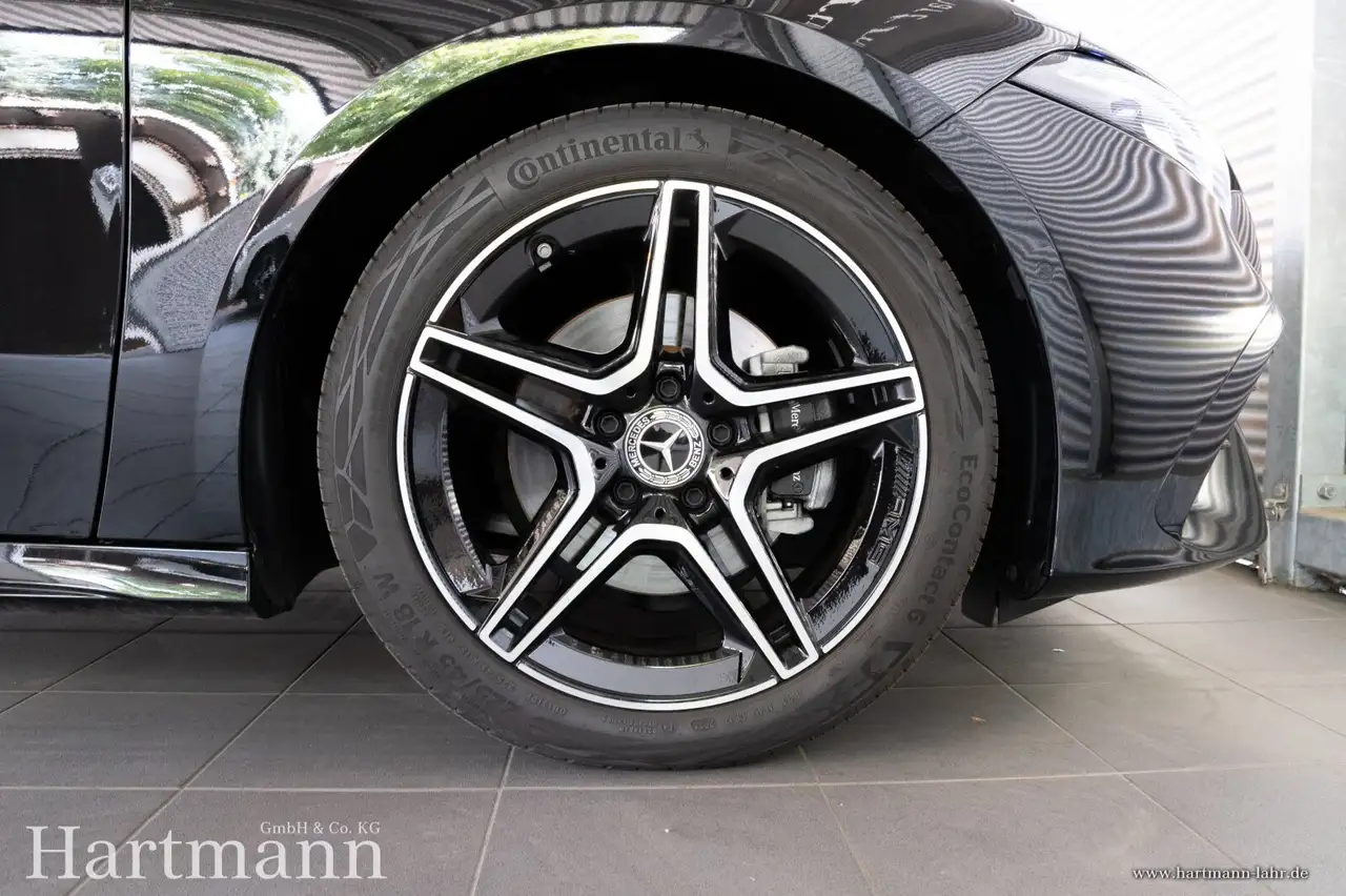 Mercedes-Benz A 180 A 180 Limo AMG Premium+ Night Multibeam Panorama — Vehicle gallery 6