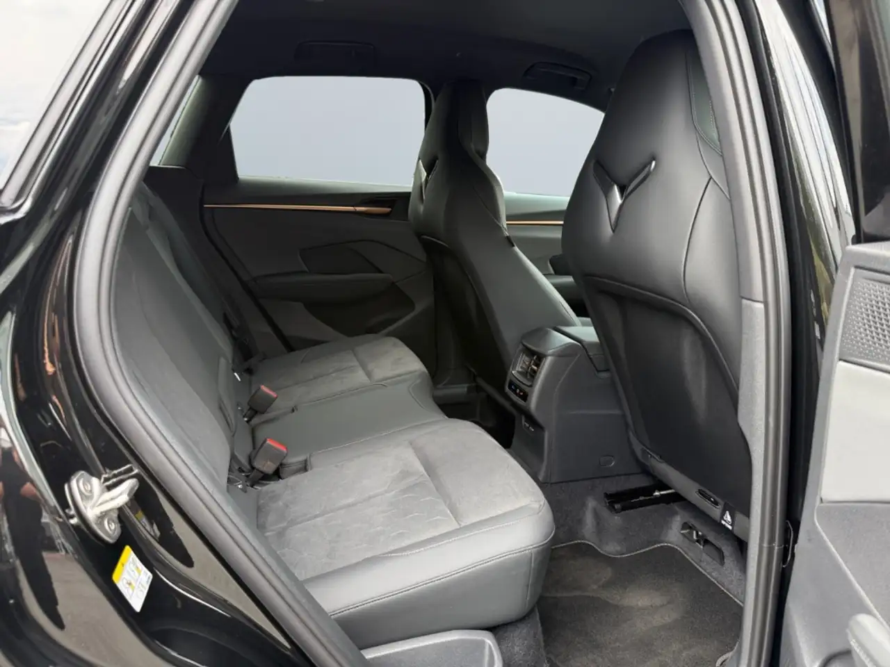 CUPRA Terramar 1.5 eTSI DSG *AHK*HuD*ACC*KAMERA*MEMORY* — Vehicle gallery 19