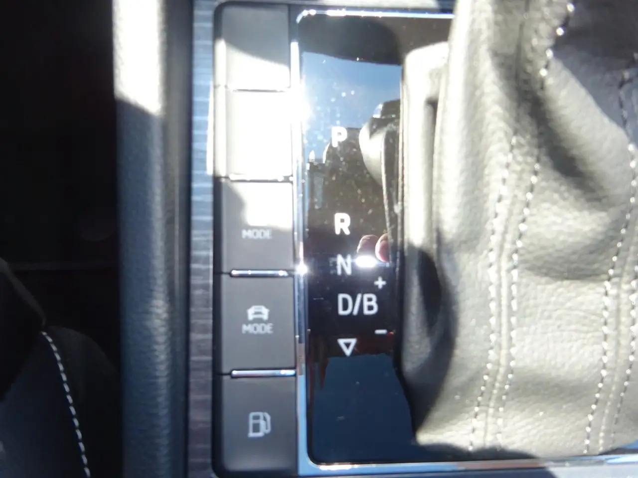 Skoda Superb Combi 217PS DSG iV Style ACC Panorama — معرض صور السيارة 28