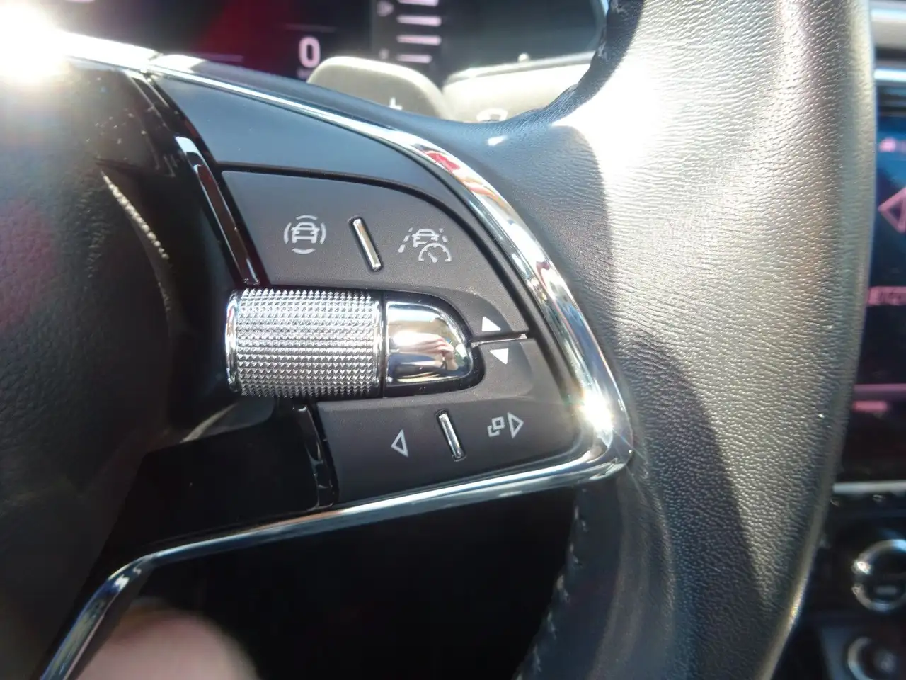 Skoda Superb Combi 217PS DSG iV Style ACC Panorama — معرض صور السيارة 23