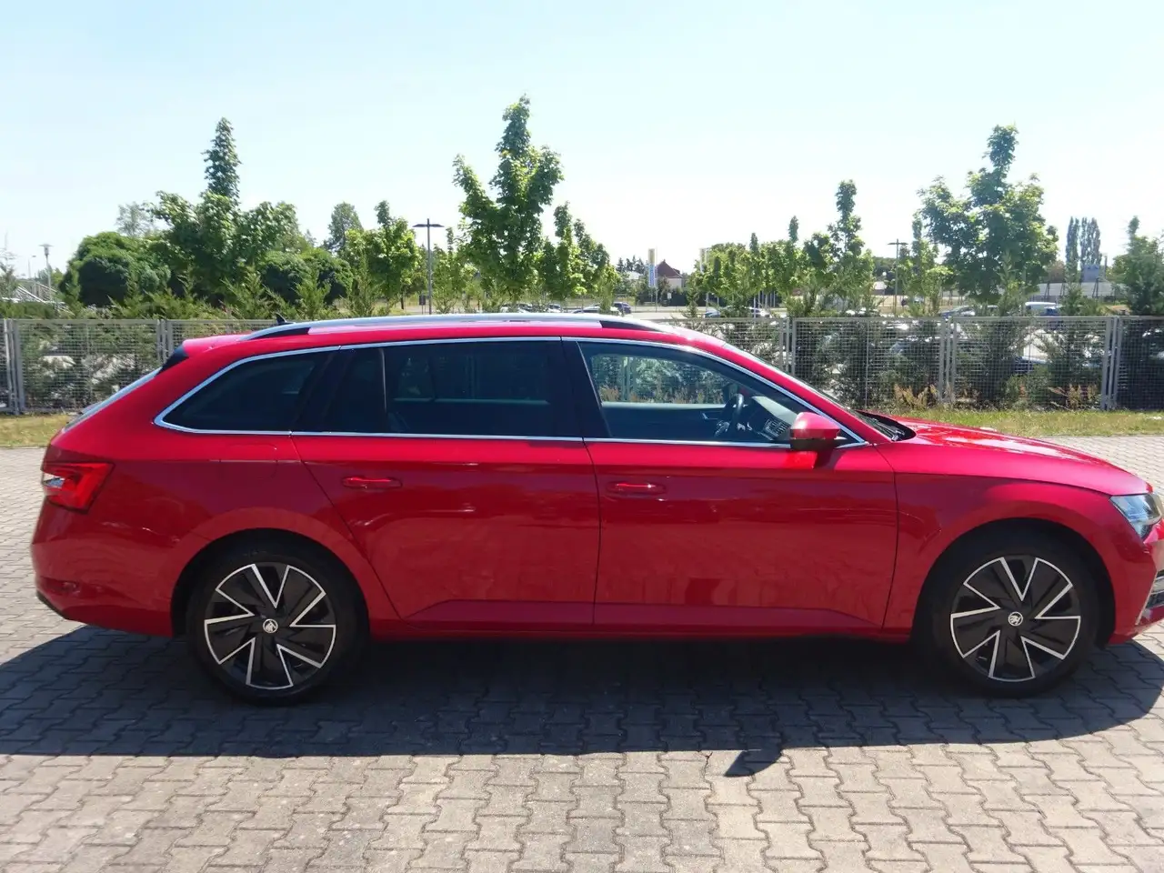 Skoda Superb Combi 217PS DSG iV Style ACC Panorama — معرض صور السيارة 9