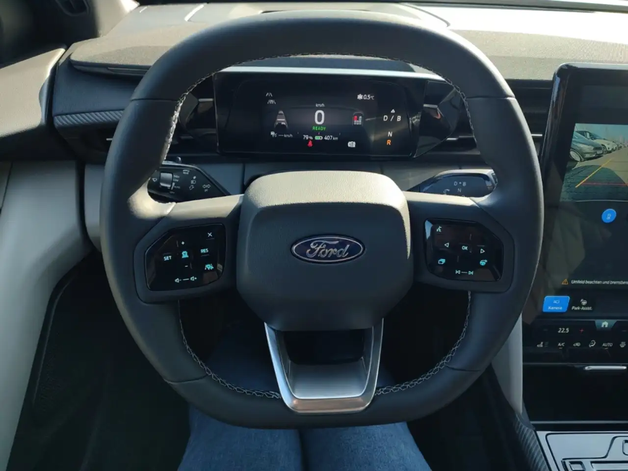 Ford Explorer Premium PANO AHK Navi Memory ACC RFK 360° LRH SHZ — Galería del vehículo 9