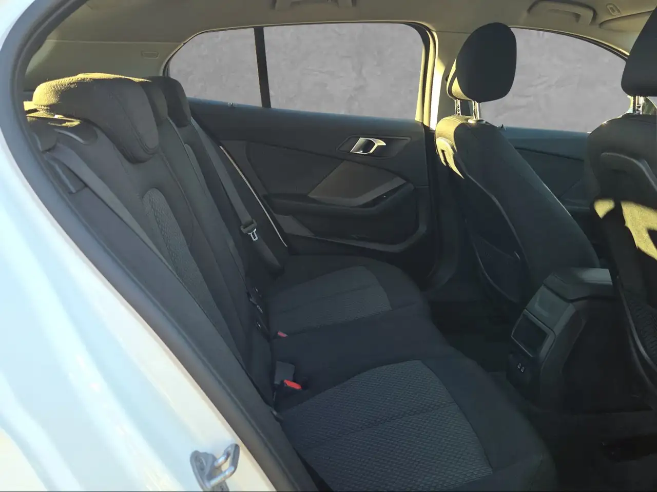 BMW 118 i 5-Türer Advantage Shadow Line — Galerie du véhicule 17