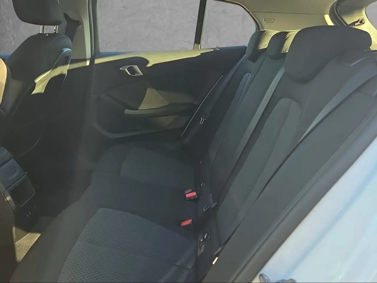 BMW 118 i 5-Türer Advantage Shadow Line — Galerie du véhicule 16