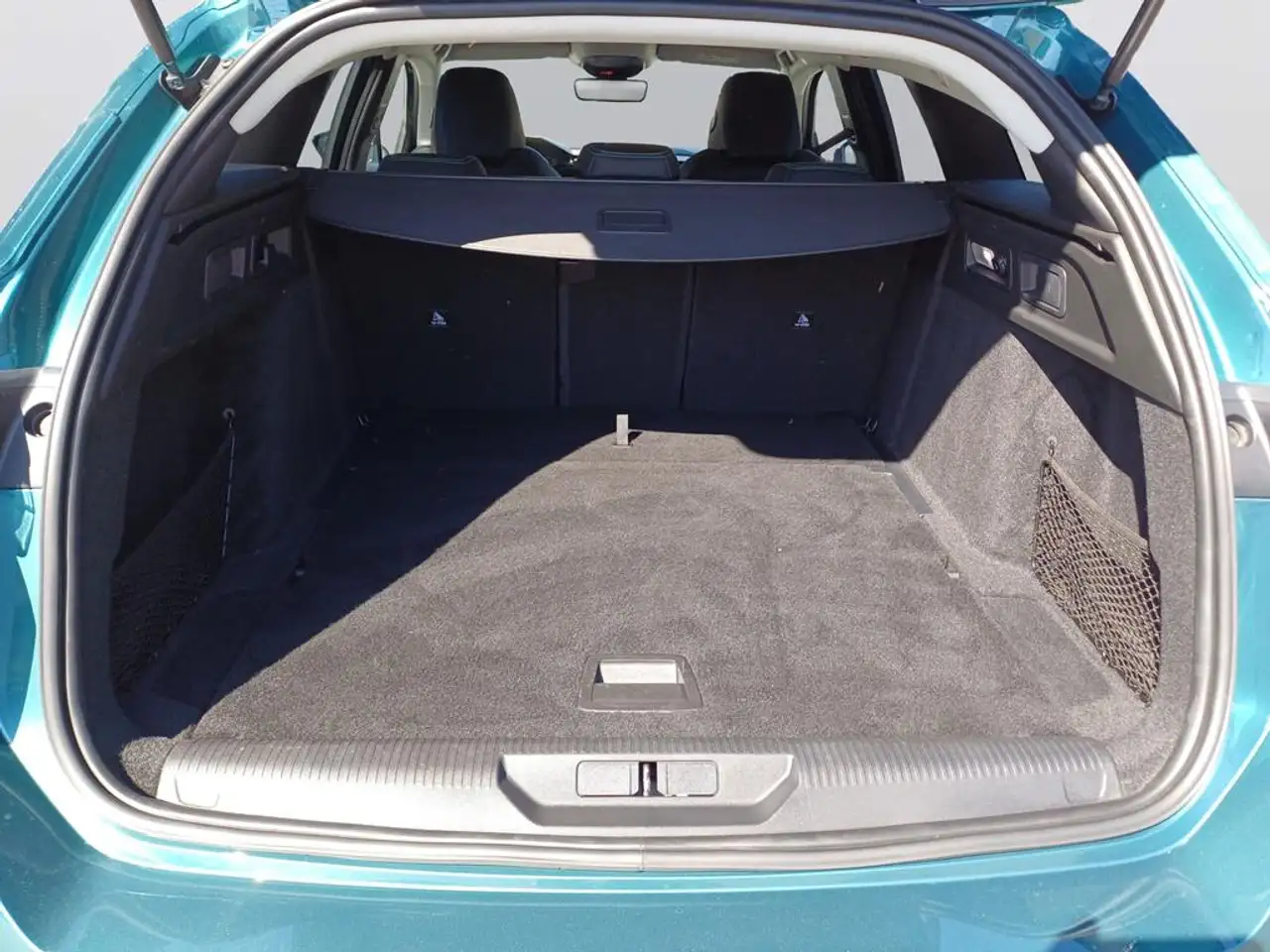 Peugeot 308 SW Allure PureTe — معرض صور السيارة 7