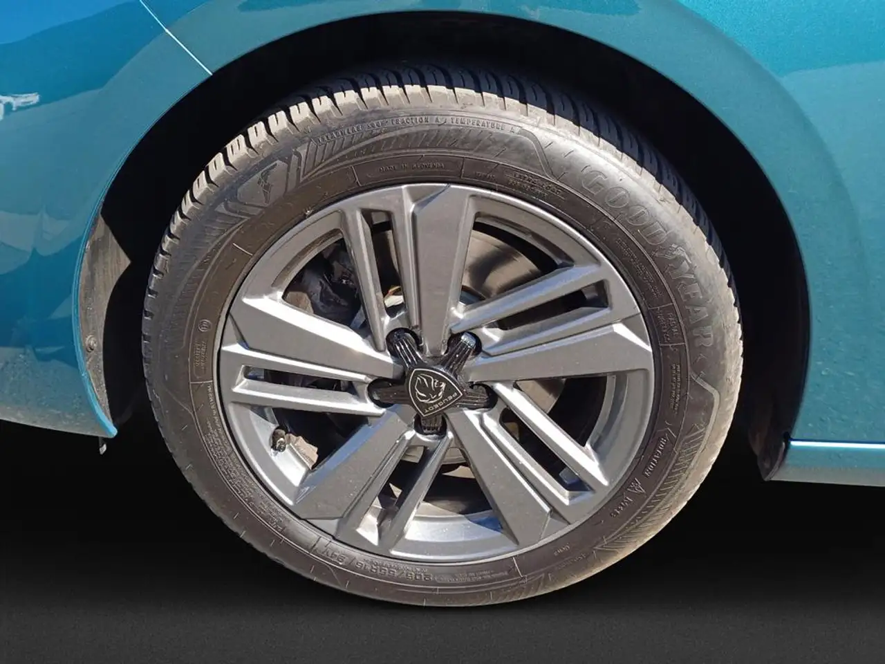 Peugeot 308 SW Allure PureTe — معرض صور السيارة 8