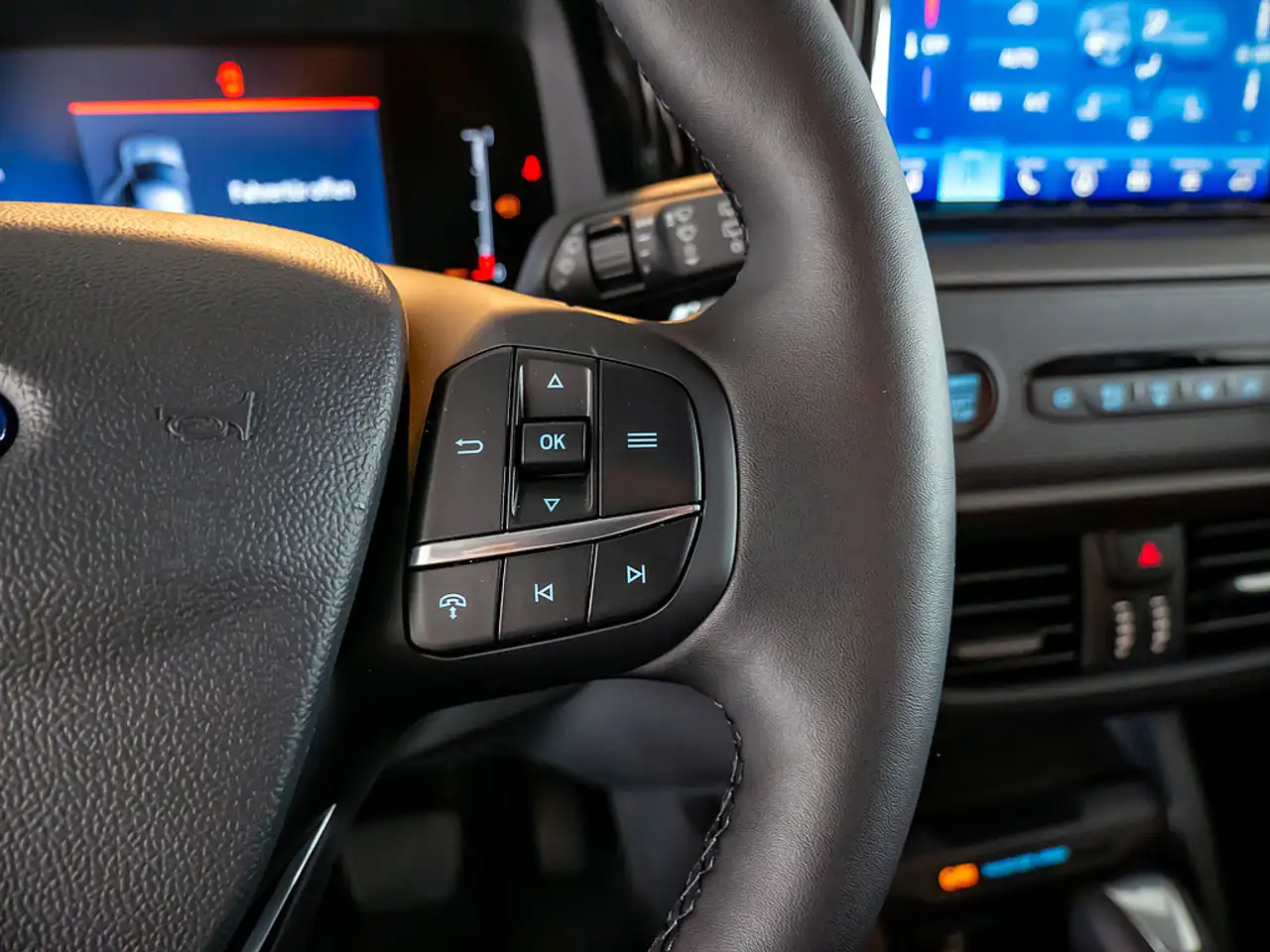 Ford Tourneo Courier 1.0 EcoBoost Titanium — Galería del vehículo 18