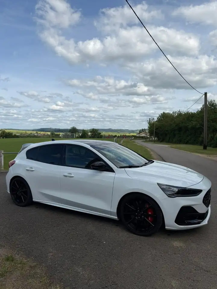 Ford Focus Lim. ST X 2.3 PERFORMANCE TRACK PACK — معرض صور السيارة 4