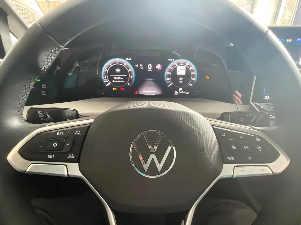 Volkswagen Golf Life , Kamera, ACC, DCC, LED-Plus, App Conn — Vehicle gallery 12