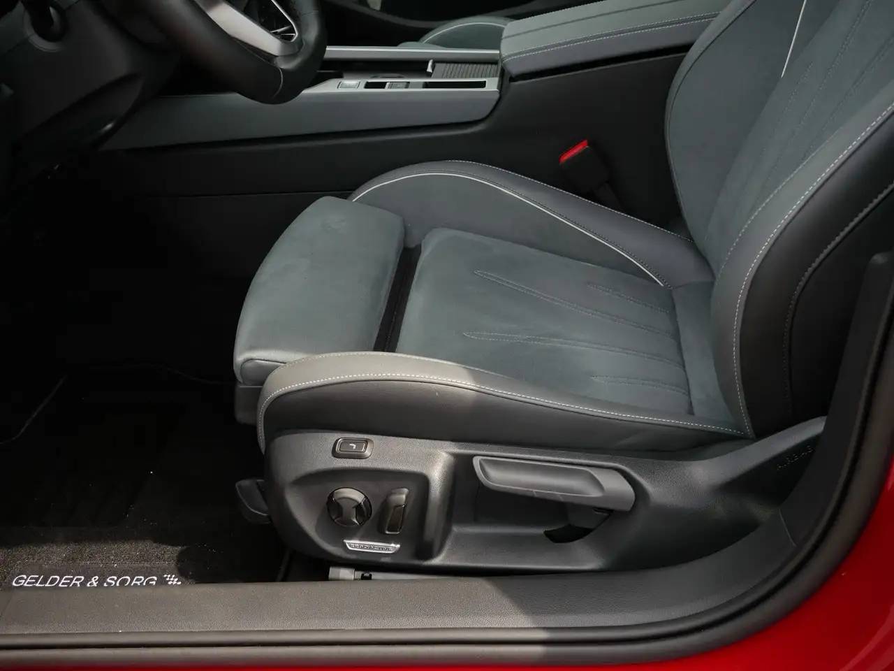 Volkswagen Passat Variant 1.5 eTSI Business RFK*AHK*Massage — Galería del vehículo 22