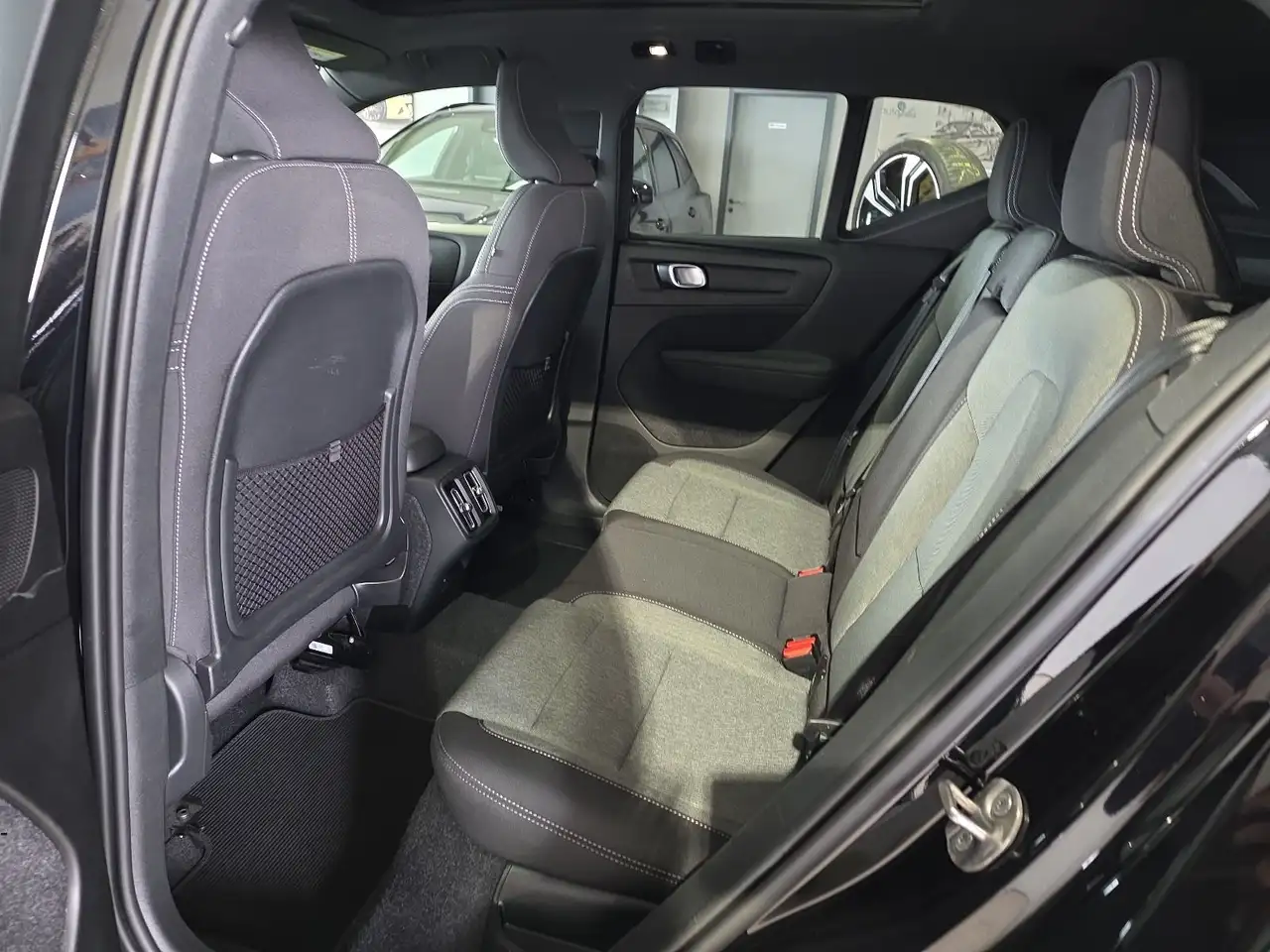 Volvo XC40 B4 Plus Black Edition ACC BLIS Pano 360° — Vehicle gallery 16