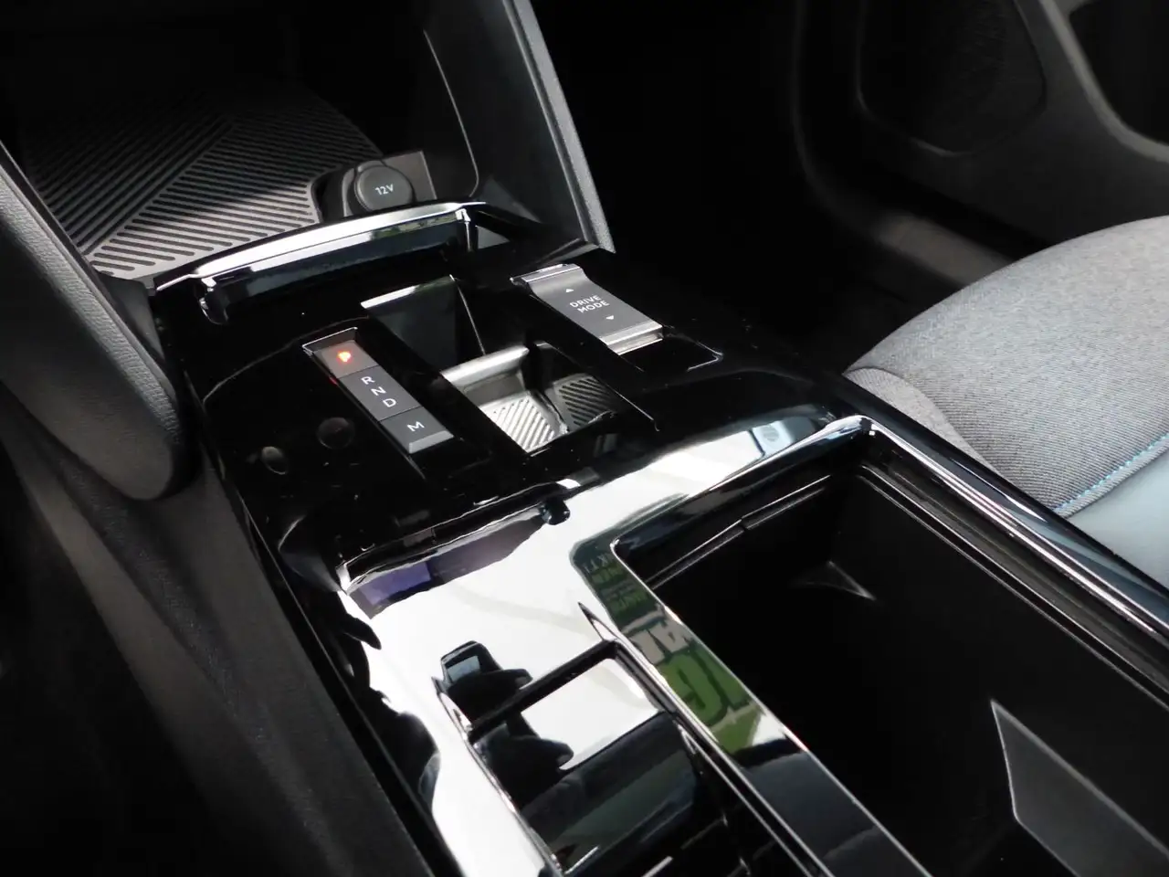 Citroen C4 1.2 PureTech 130 MAX LED+Navi+SHZ+Winterp.+LM — Vehicle gallery 23