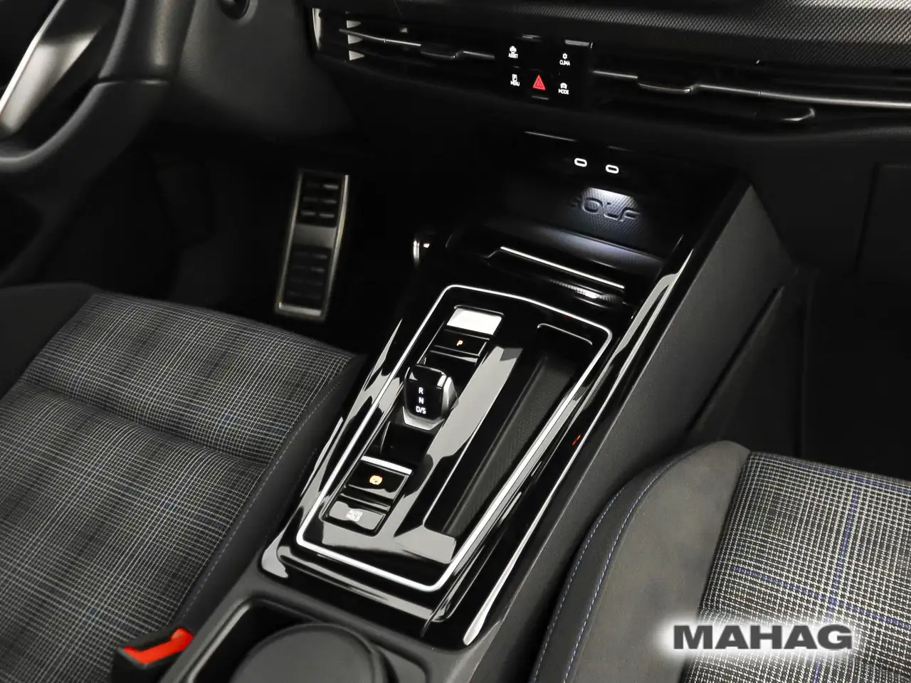 Volkswagen Golf GTE VIII GTE 1.5 TSI HYBRID DCC IQ.LIGHT Navi 3 — Vehicle gallery 18