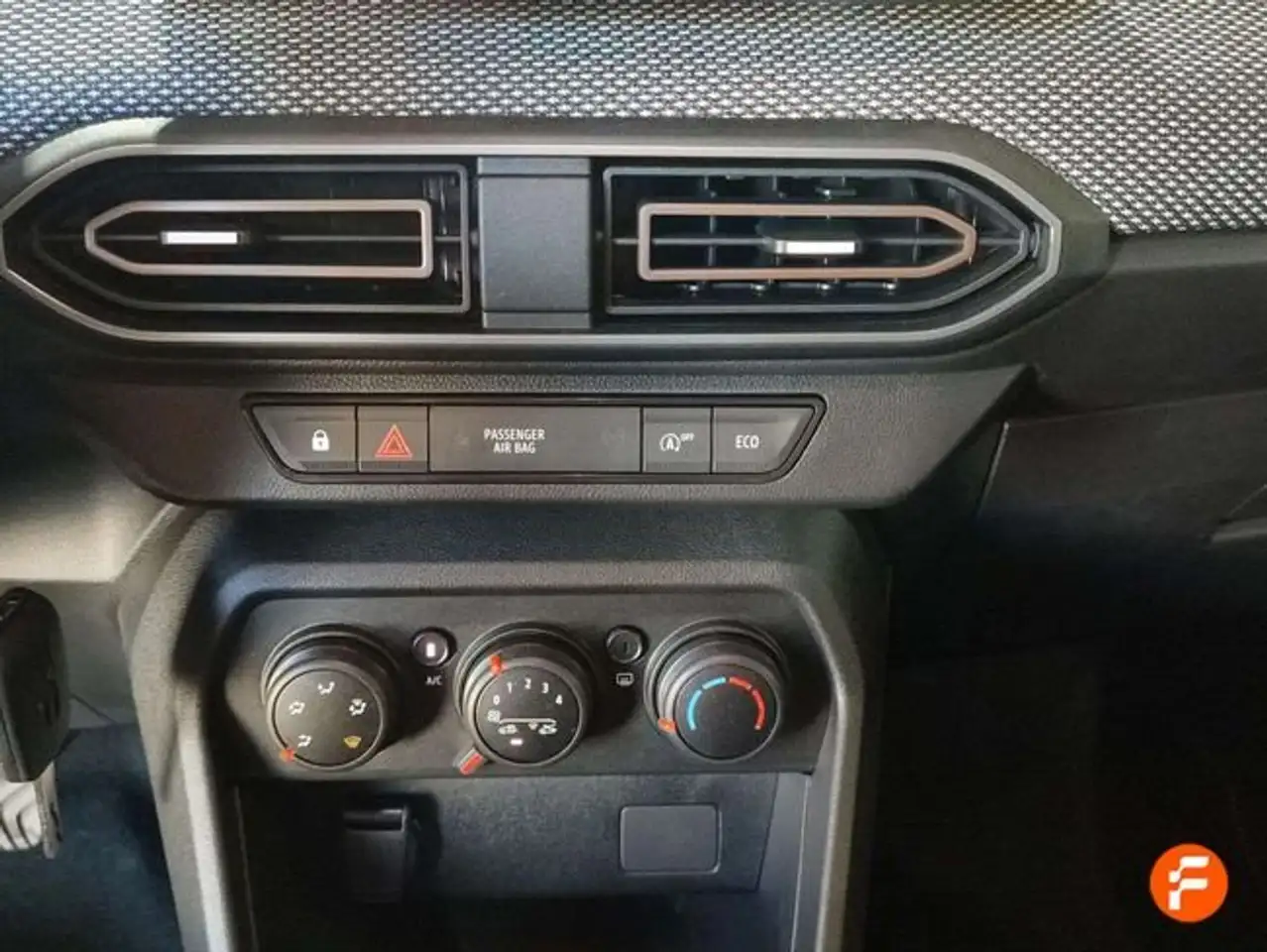 Dacia Sandero Essential 74kW (100CV) ECO-G — Vehicle gallery 15