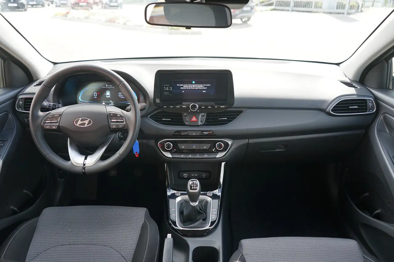 Hyundai i30 Kombi 1.0 T-GDI LED Navi Kamera — Galería del vehículo 11