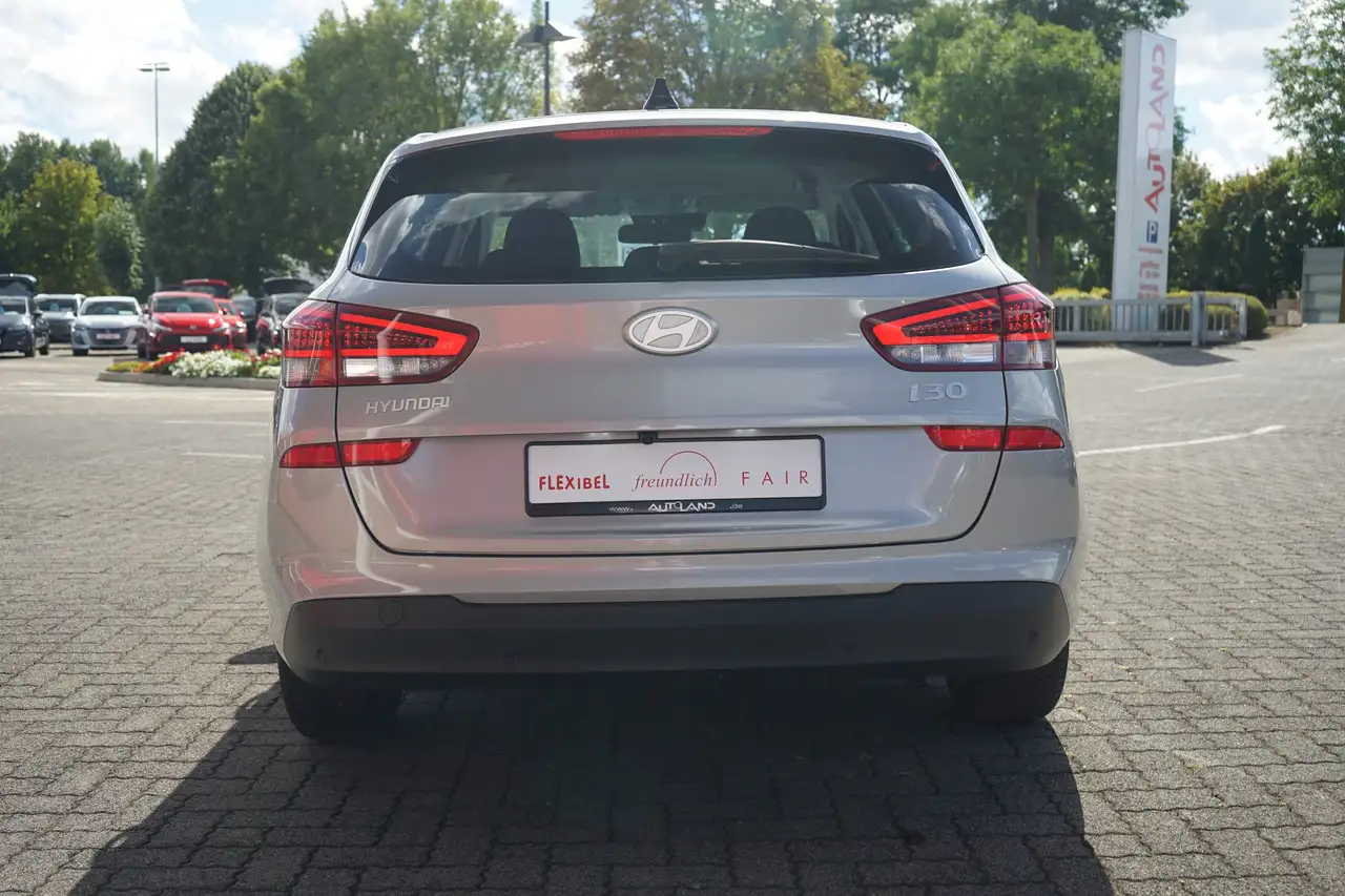 Hyundai i30 Kombi 1.0 T-GDI LED Navi Kamera — Galería del vehículo 6