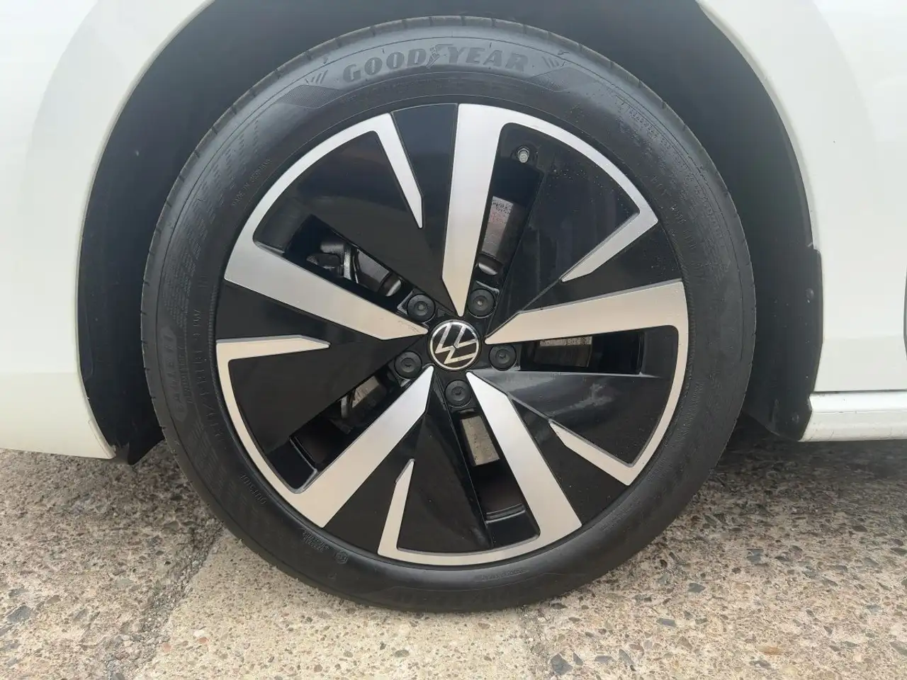 Volkswagen Passat Variant 1.5 eHybrid Business Navi LED ACC — Vehicle gallery 12