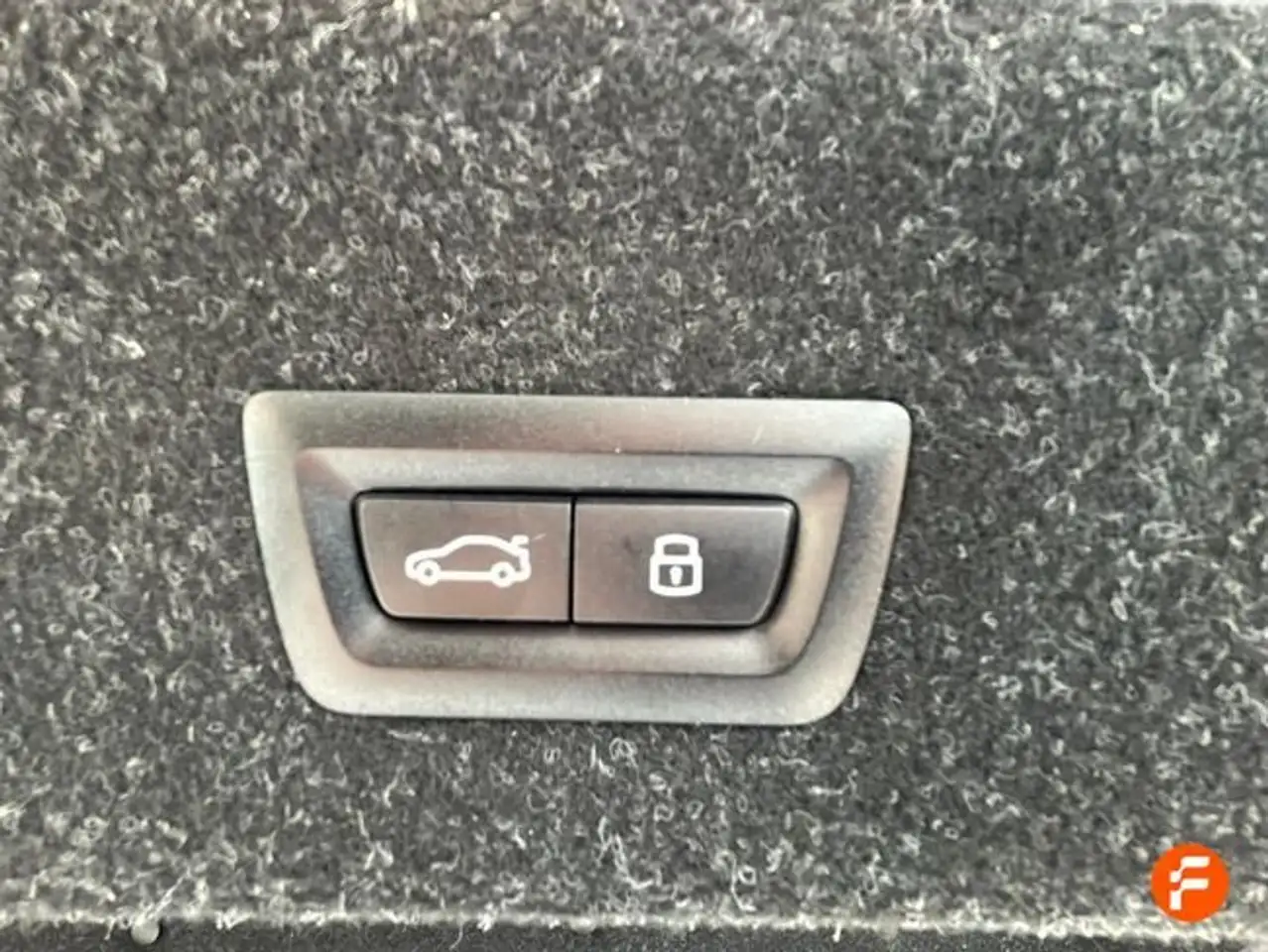 BMW 318 318d Auto. — Galería del vehículo 18