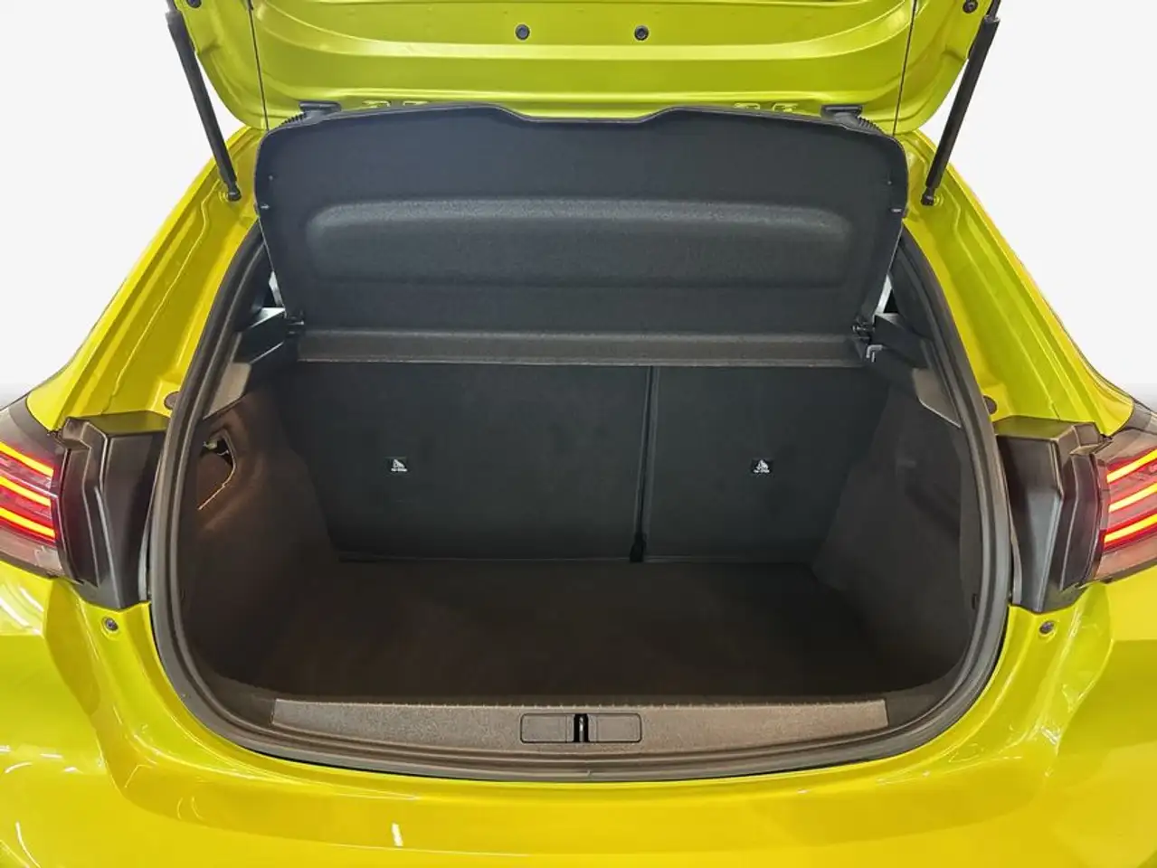 Peugeot 208 PureTech 75 Active — Vehicle gallery 8