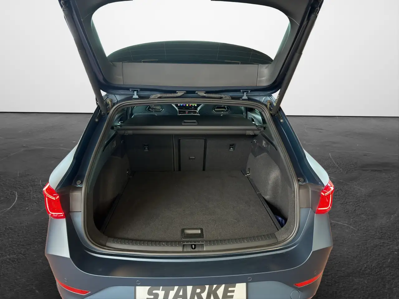 CUPRA Leon Sportstourer VZ 2.0 TSI DSG Pano Leder el.Heckk... — Vehicle gallery 13
