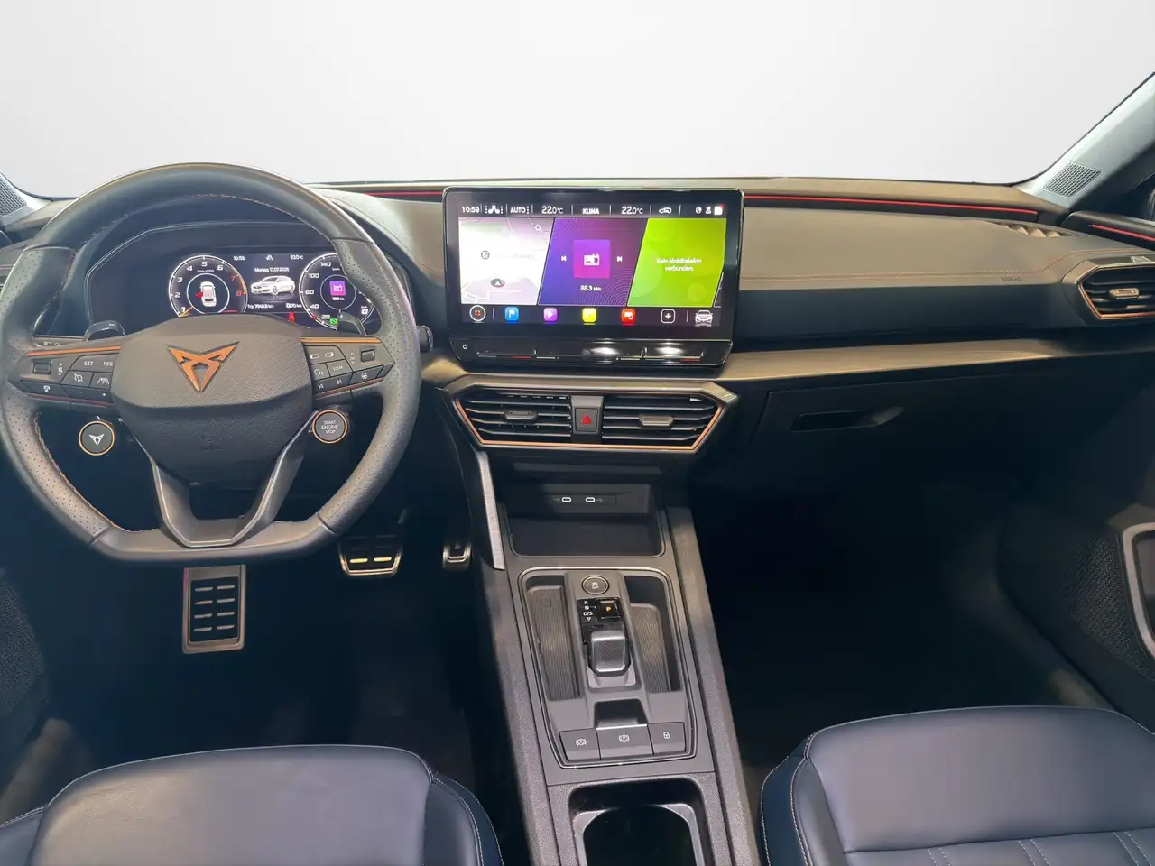 CUPRA Leon Sportstourer VZ 2.0 TSI DSG Pano Leder el.Heckk... — Vehicle gallery 9