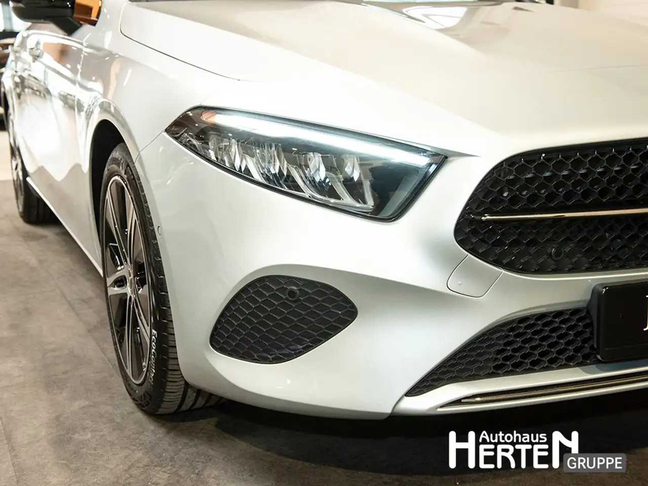 Mercedes-Benz A 180 Progressive+NIGHT-P.+PANO-SD+LED+DISTRONIC — Galería del vehículo 13