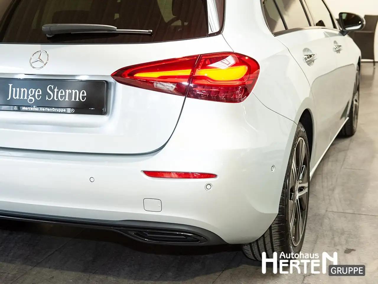 Mercedes-Benz A 180 Progressive+NIGHT-P.+PANO-SD+LED+DISTRONIC — Galería del vehículo 14