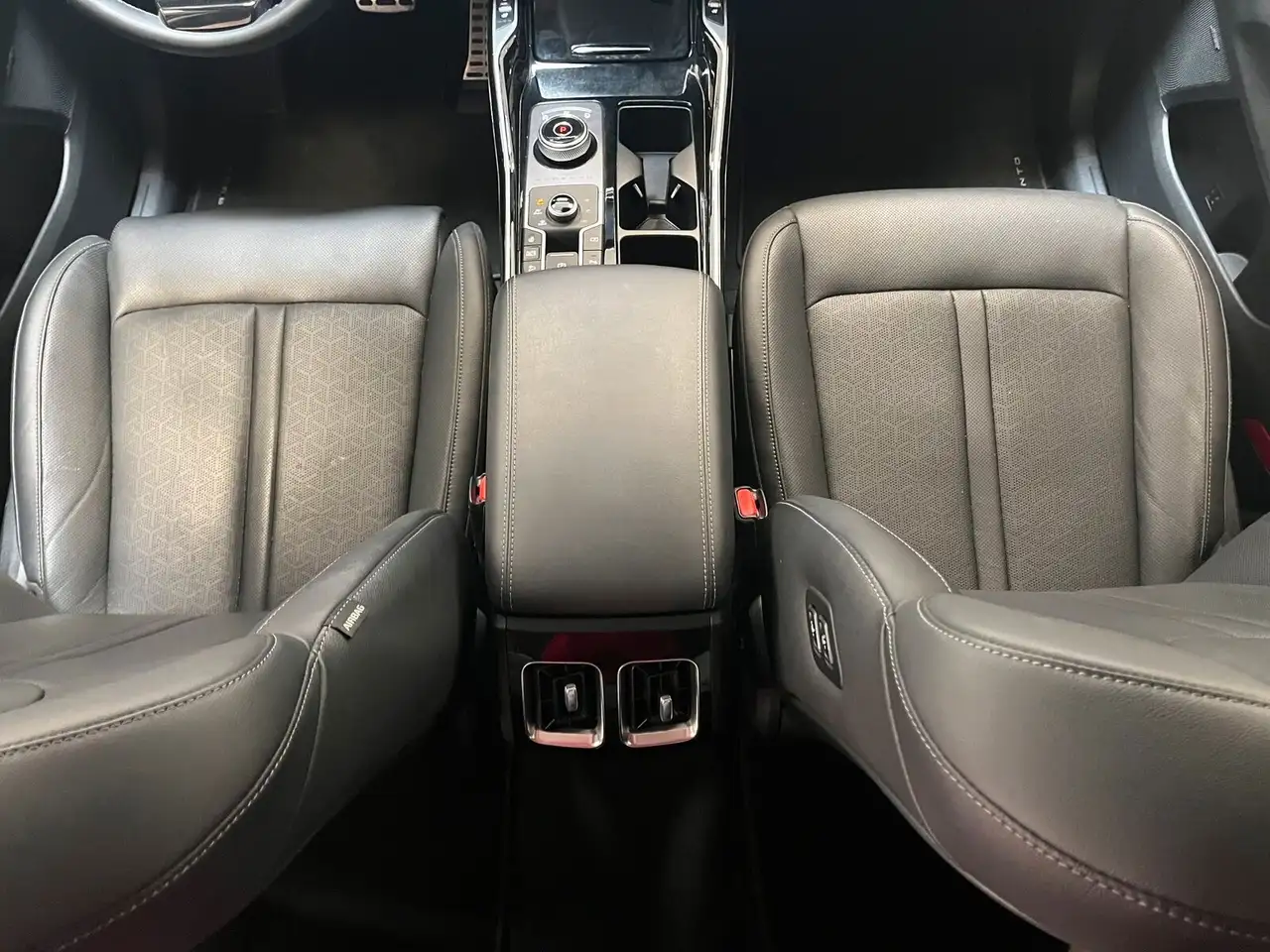 Kia Sorento 1.6 T-GDI Platinum|4WD|HUD|Pano — معرض صور السيارة 13