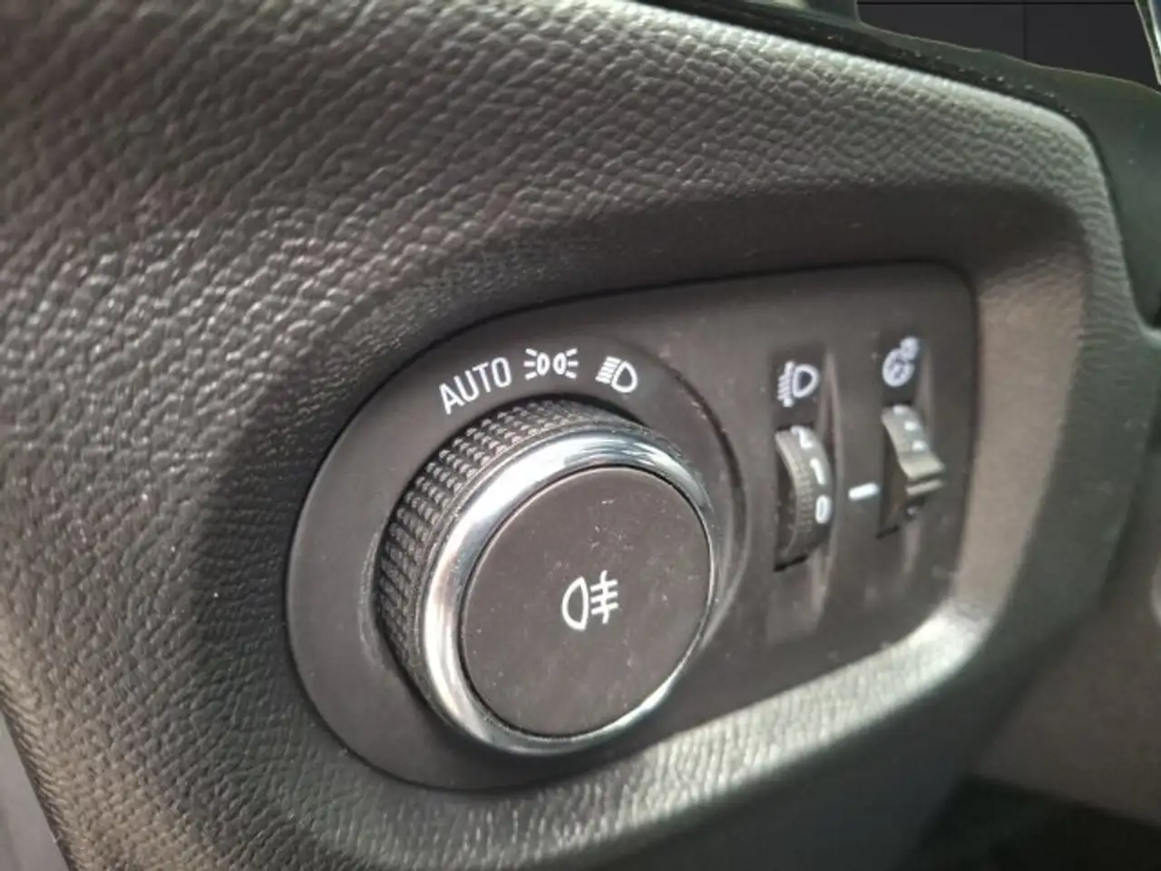 Opel Corsa Corsa F 1.2 Turbo GS Klimaautomatik Sitzheizung Allwetter 100PS — معرض صور السيارة 9