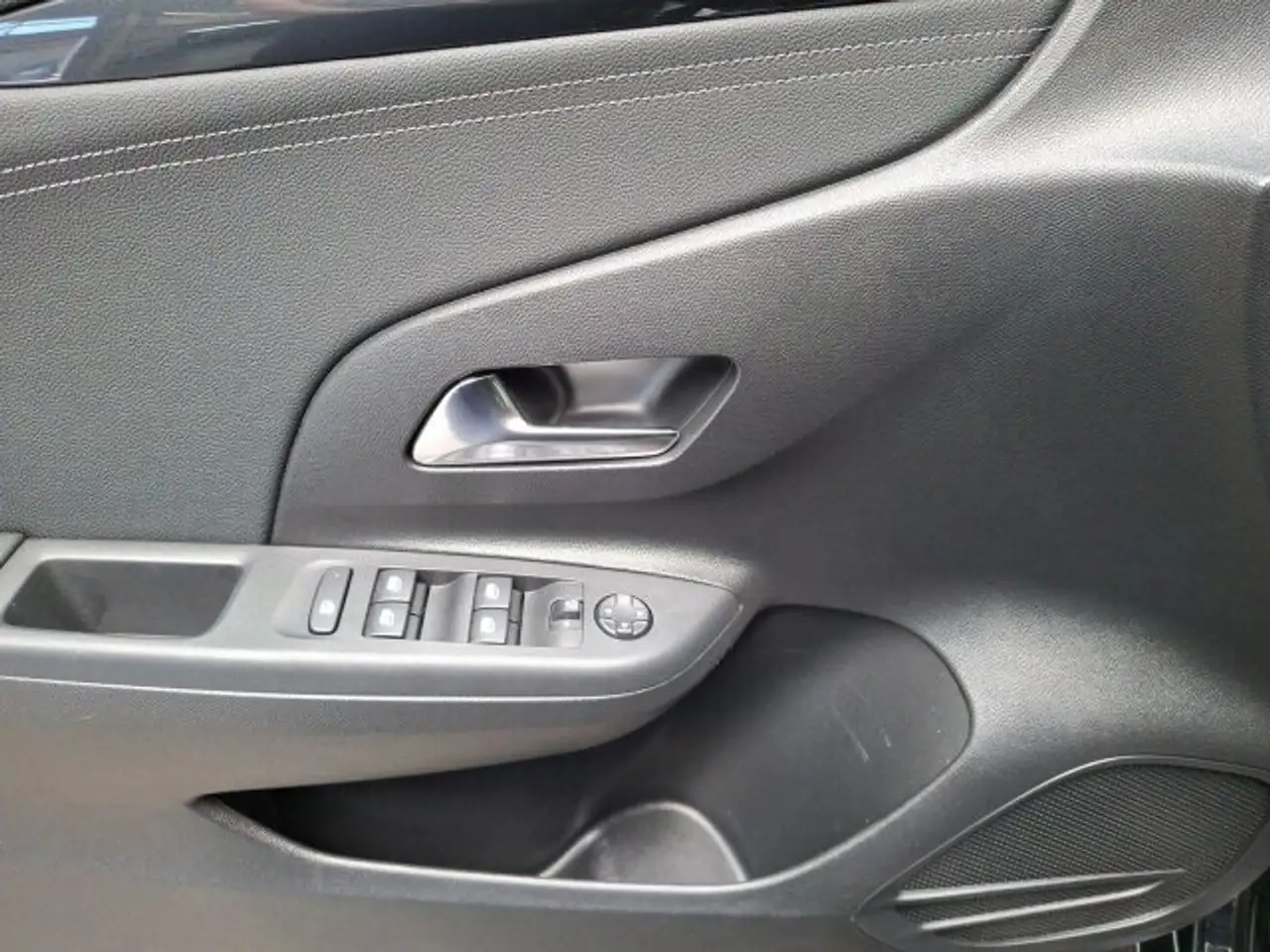 Opel Corsa Corsa F 1.2 Turbo GS Klimaautomatik Sitzheizung Allwetter 100PS — معرض صور السيارة 7