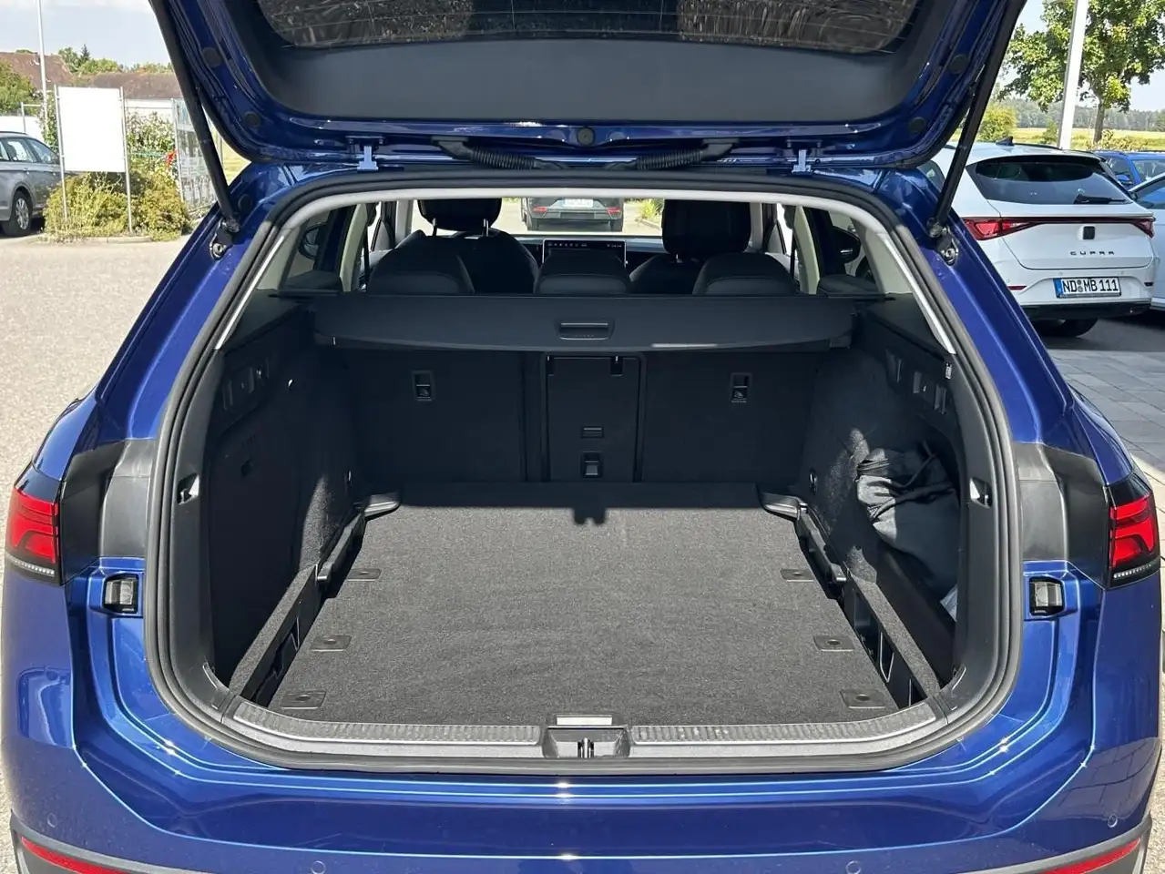 Volkswagen Passat Variant 1.5 eTSI DSG Business HEAD-UP+ERG — معرض صور السيارة 9