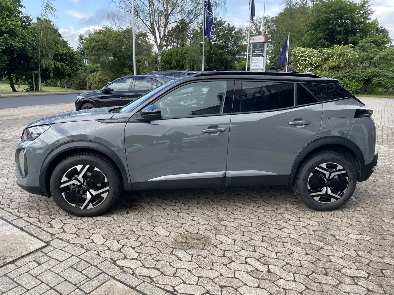 Peugeot 2008 PureTech 130 EAT8 GT Pano / SHZ / Navi / RFK — معرض صور السيارة 3