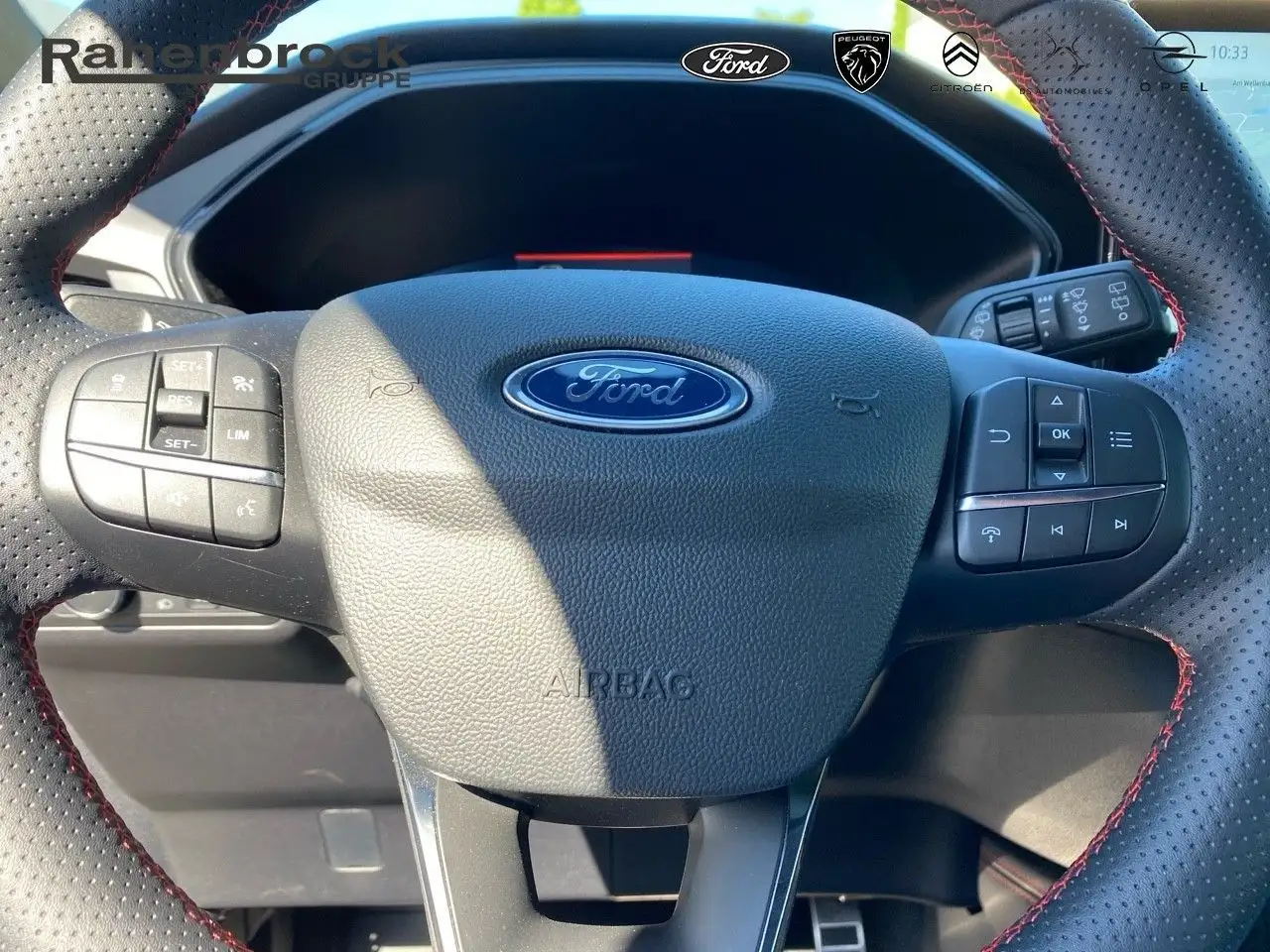Ford Kuga ST-LINE X 4x4 FHEV — Vehicle gallery 16