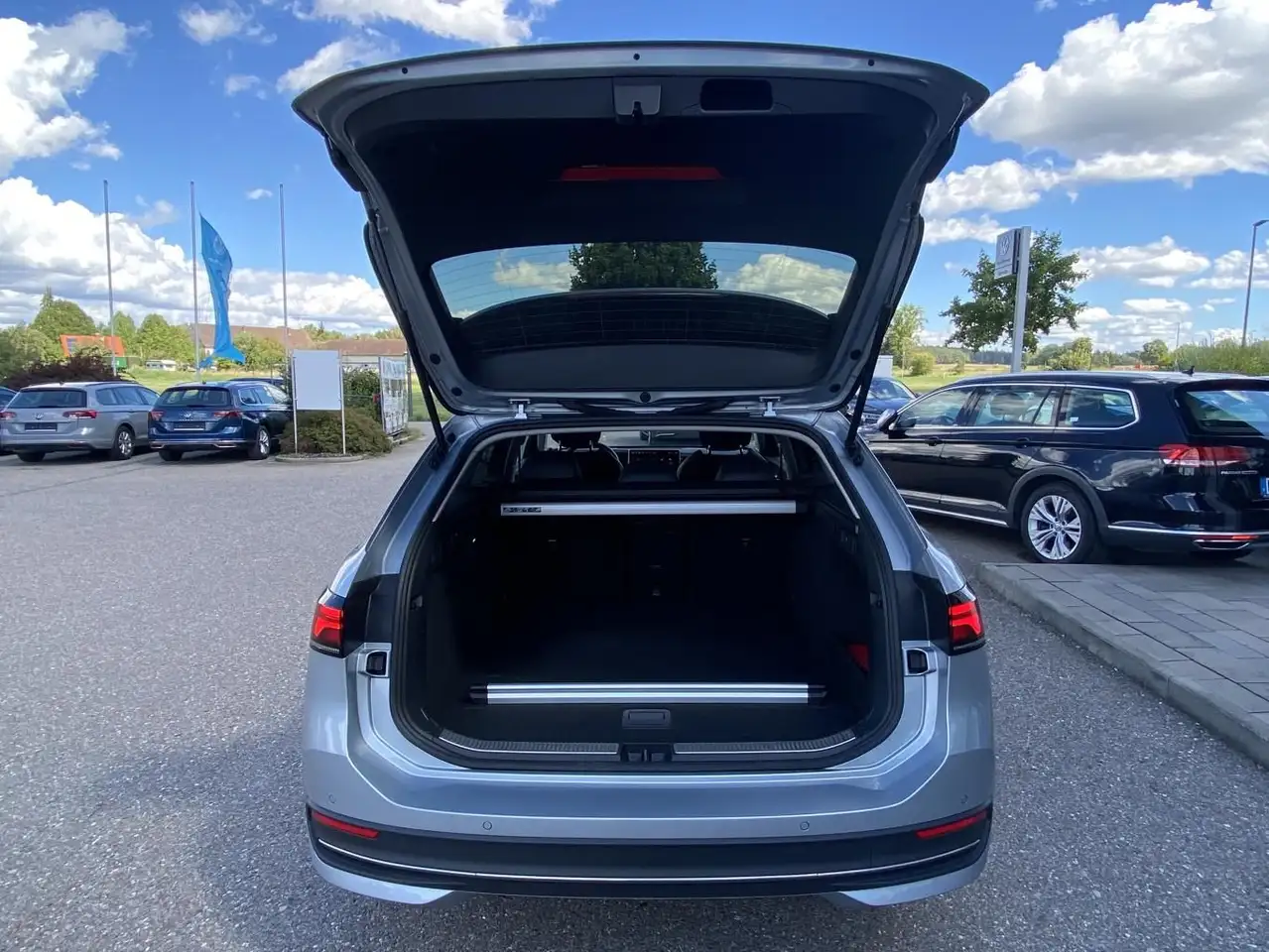 Volkswagen Passat Variant 1.5 TSI DSG Business Neues Modell — Vehicle gallery 17
