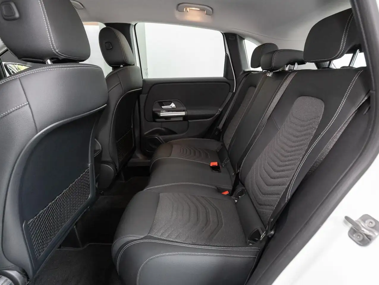 Mercedes-Benz B 180 AUT Kam. KlimaA LED LM Navi PDC ParkAss — Galerie du véhicule 12