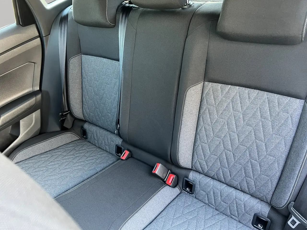 Volkswagen Taigo Move 1.5 TSI ACC AHK App-Connect Sitzheizung Rück — Vehicle gallery 16