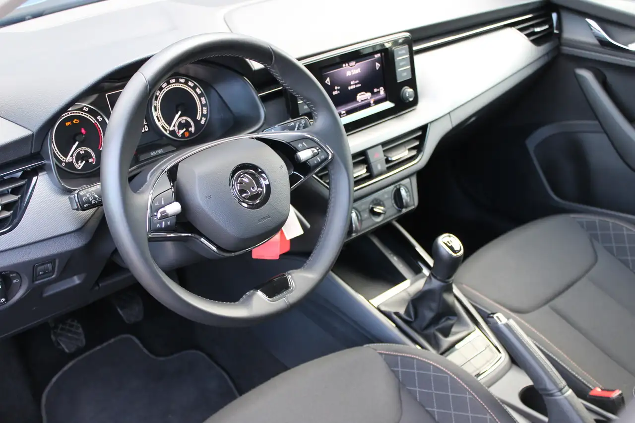 Skoda Kamiq 1.0TSi Ambition Klima/efH/ZV/Pdc/LED — معرض صور السيارة 12