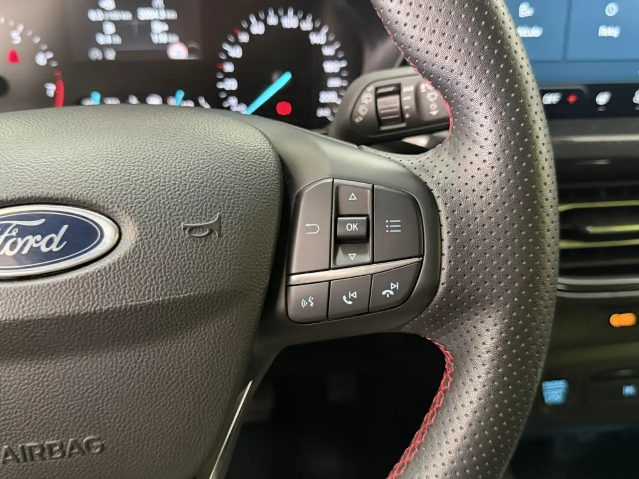 Ford Focus 1.0 Ecoboost MHEV ST-Line 155 Aut. — معرض صور السيارة 27