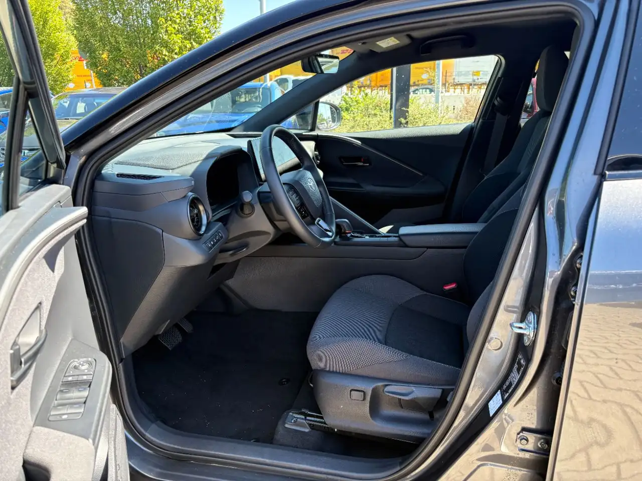 Toyota C-HR 2.0 Plug-in Hybrid Team D LED, Kamera, Navi — Galería del vehículo 6