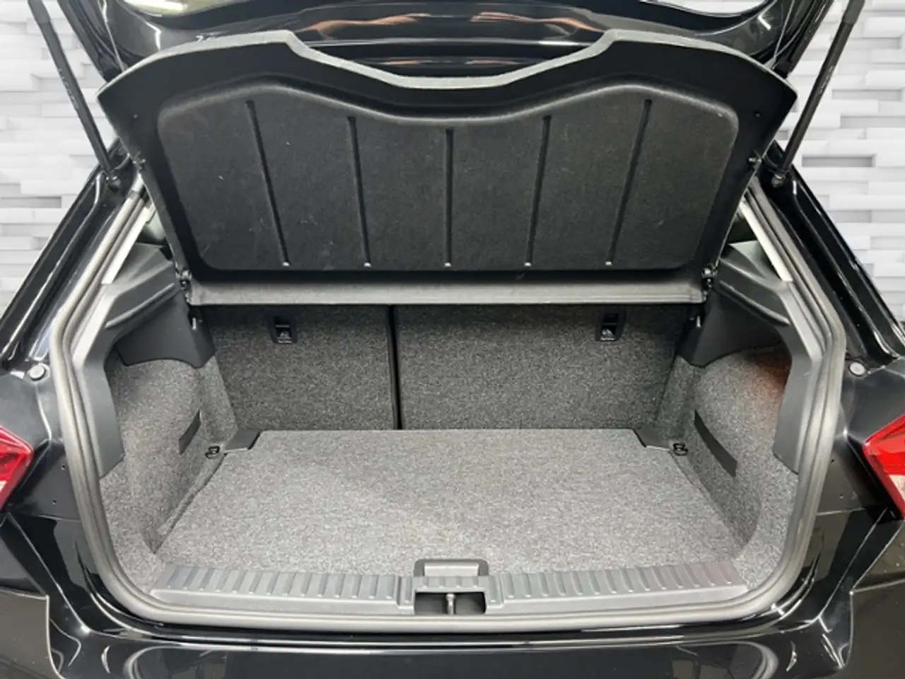 SEAT Ibiza 1.0 TSI Style+LED+FULL LINK+FRONT ASSIST — Galerie du véhicule 16